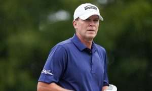 Steve Stricker playing golf (net worth, career earnings and endorsements)